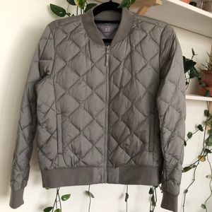Uniqlo Ultra Light Down Women’s Bomber puffer Jacket